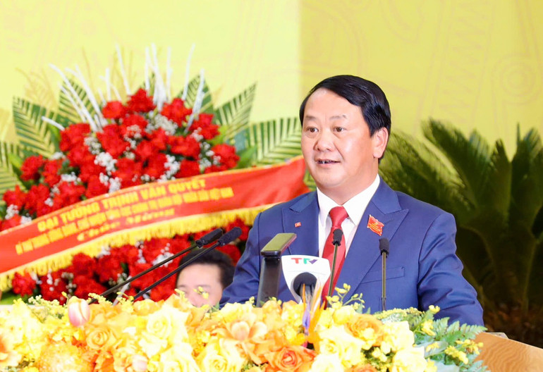 Der Sekretär des Parteikomitees der Provinz Tuyen Quang, Hau A Lenh, hielt die Eröffnungsrede auf dem Kongress. a113.jpg