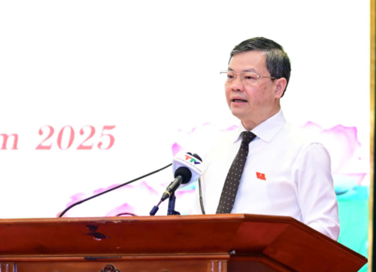 Chairman of Tuyen Quang Provincial People's Council Nguyen Van Son spoke at the meeting. 8-8179.jpg