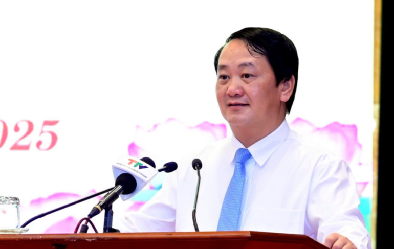 Secretary of Tuyen Quang Provincial Party Committee Hau A Lenh spoke at the meeting. 4-6178.jpg