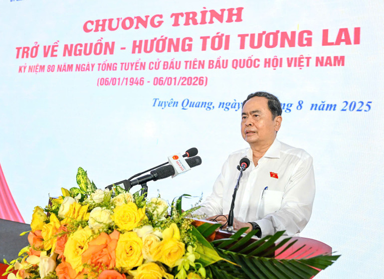 Chủ tịch Quốc hội Trần Thanh Mẫn phát biểu tại Chương trình "Về nguồn-hướng tới tương lai" tại xã Tân Trào, tỉnh Tuyên Quang. (Ảnh: DUY LINH) z6912830995643-ea6bdc711aac3c040180ffac2dd47f0e.jpg