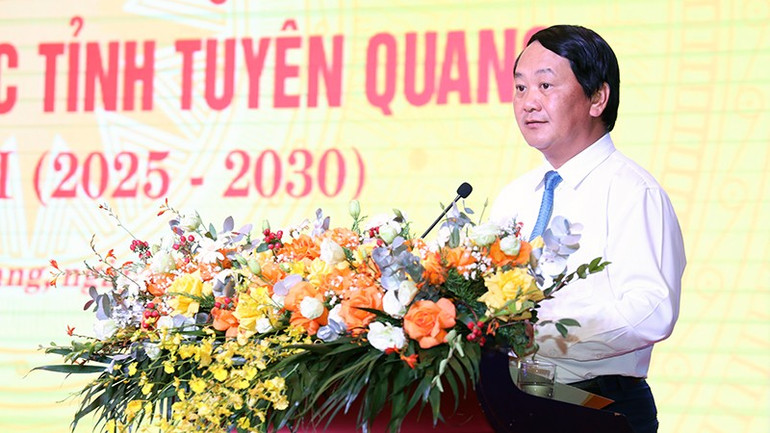 Bí thư Tỉnh ủy Tuyên Quang Hầu A Lềnh phát biểu chỉ đạo tại Đại hội. dong-chi-hau-a-lenh-uy-vien-trung-uong-dang-bi-thu-tinh-uy-tuyen-quang-phat-bieu-tai-dai-hoi.jpg