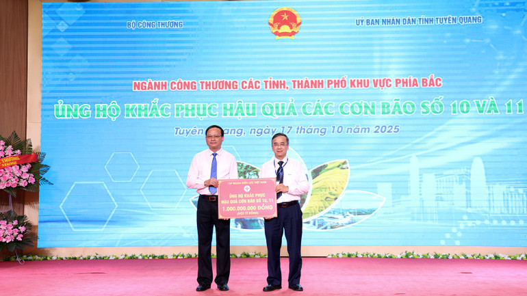 Tập đoàn Điện lực Việt Nam ủng hộ tỉnh Tuyên Quang 1 tỷ đồng để khắc phục hậu quả thiên tai. tap-doan-dien-luc-ho-tro-1-ty-dong-khac-phuc-hau-qua-bao-so-1011.jpg