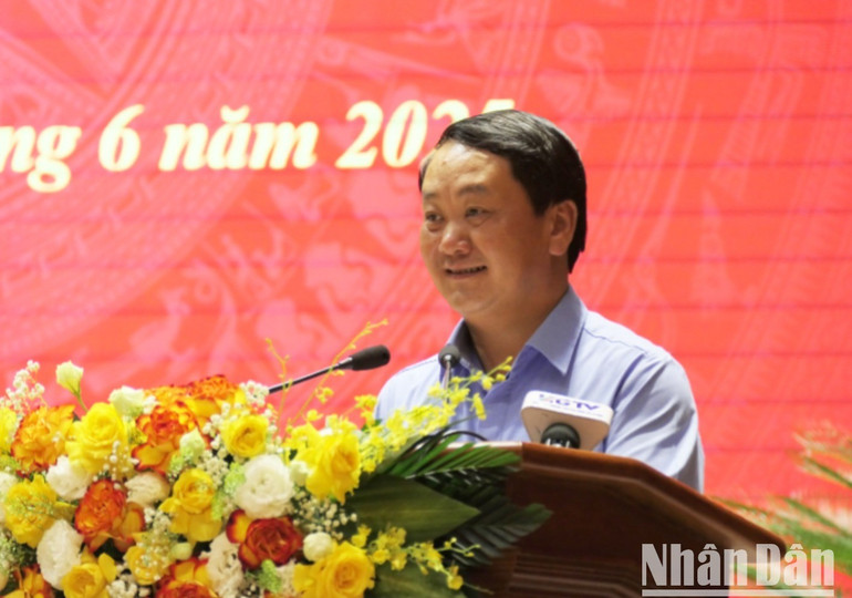 Bí thư Tỉnh ủy Hà Giang Hầu A Lềnh phát biểu tại buổi gặp mặt. a43-1707.jpg