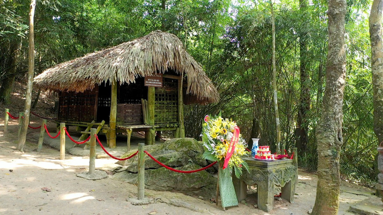 Lán Nà Nưa, nơi Bác Hồ sống và làm việc trong những ngày chuẩn bị cuộc Tổng khởi nghĩa giành chính quyền tháng 8/1945. lan-na-nua.jpg