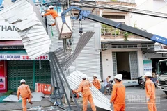 EVNCPC đã cấp điện trở lại cho hơn 1,12 triệu khách hàng sau bão số 13.