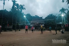 Hơn 100 nhân khẩu tại thôn A’ur, xã biên giới A Vương chính thức có điện sinh hoạt.