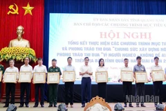 Trao khen thưởng cho 197 tập thể, cá nhân, hộ gia đình.