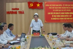 Phó Chủ tịch Ủy ban nhân dân thành phố Đà Nẵng Trần Nam Hưng phát biểu tại buổi làm việc với Đảng ủy, Ủy ban nhân dân phường Hương Trà.