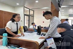 Trung tâm Hành chính công phường Tam Kỳ phục vụ tốt nhu cầu giải quyết thủ tục hành chính cho nhân dân.