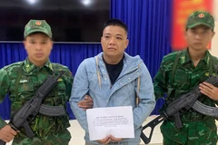 Đối tượng Ngô Văn Đồng tại cơ quan chức năng. (Ảnh: Bộ đội Biên phòng thành phố Đà Nẵng)