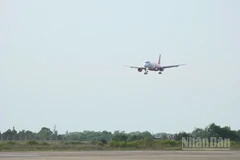 Máy bay hãng Vietjet Air hạ cánh xuống sân bay Chu Lai.