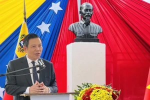 Đại sứ Việt Nam tại Venezuela Vũ Trung Mỹ phát biểu tại Lễ kỷ niệm.
