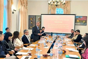 Đại sứ Nguyễn Đắc Thành phát biểu khai mạc Tọa đàm. (Ảnh: Đại sứ quán Việt Nam tại CHLB Đức)