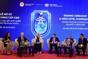 Các đại biểu tham gia phiên thảo luận chuyên đề “Bảo vệ công dân trong kỷ nguyên chuyển đổi số".