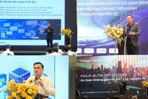 Các đại biểu trình bày tham luận Hội thảo chuyên đề “Những giải pháp thúc đẩy chuyển đổi số trong các cơ quan Đảng” do Văn phòng Trung ương tổ chức từ ngày 5-7/12 tại Phú Quốc, An Giang. (Ảnh: ĐINH PHƯƠNG)