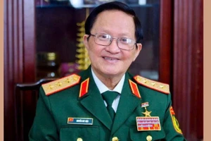 Thượng tướng, Viện sĩ, Anh hùng Lực lượng vũ trang nhân dân Nguyễn Huy Hiệu – nguyên Ủy viên Trung ương Đảng, nguyên Thứ trưởng Quốc phòng.