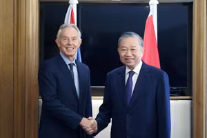 Tổng Bí thư Tô Lâm gặp nguyên Thủ tướng Anh Tony Blair. (Ảnh: Thống Nhất – TTXVN)
