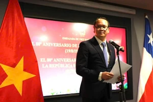 Đại sứ Việt Nam tại Chile Nguyễn Việt Cường phát biểu tại Lễ kỷ niệm. (Ảnh: Đại sứ quán Việt Nam tại Chile)