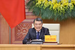 Thủ tướng phát biểu tại Hội nghị Thượng đỉnh trực tuyến AZEC mở rộng. (Ảnh: NHẬT BẮC)