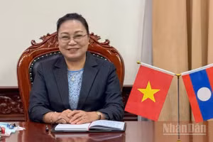 Đại sứ nước Cộng hòa Dân chủ Nhân dân Lào tại Việt Nam Khamphao Ernthavanh.