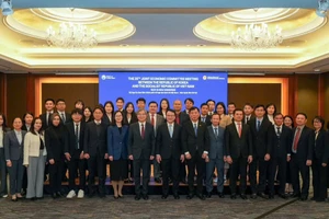 Đại biểu tham gia Kỳ họp lần thứ 20 Ủy ban liên Chính phủ Việt Nam-Hàn Quốc diễn ra ngày 14/11/2025 chụp ảnh kỷ niệm. (Ảnh: Đại sứ quán Việt Nam tại Hàn Quốc)