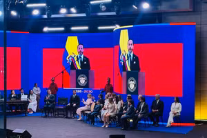Tân Tổng thống Colombia Abelardo de la Espriella phát biểu tại lễ nhậm chức. (Ảnh: Đại sứ quán Việt Nam tại Venezuela)