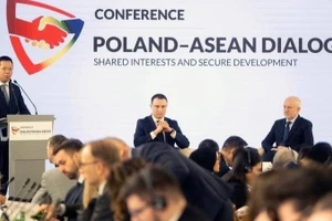 Đại sứ Hà Hoàng Hải, Chủ tịch luân phiên Ủy ban ASEAN tại Ba Lan phát biểu tại phiên khai mạc Hội thảo. 