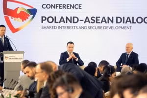 Đại sứ Hà Hoàng Hải, Chủ tịch luân phiên Ủy ban ASEAN tại Ba Lan phát biểu tại phiên khai mạc Hội thảo. 