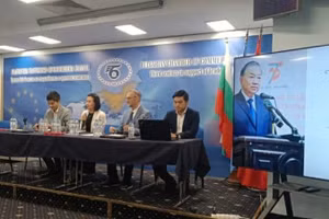 Các đại biểu chủ trì Hội thảo. (Ảnh do Đại sứ quán Việt Nam tại Bulgaria cung cấp)