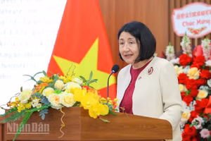 Đại sứ Chile tại Việt Nam Nasly Bernal Prado phát biểu tại buổi gặp. 