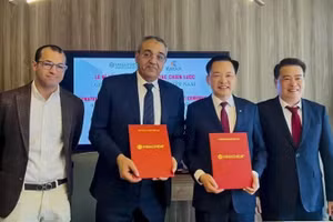 Tập đoàn Hóa chất Việt Nam (Vinachem) và Kayan for International Trade của Ai Cập ký kết Biên bản ghi nhớ hợp tác chiến lược. (Ảnh do Đại sứ quán Việt Nam tại Ai Cập cung cấp)