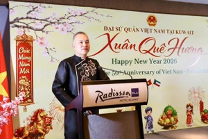 Đại sứ Việt Nam tại Kuwait Nguyễn Đức Thắng phát biểu khai mạc chương trình. (Ảnh do Đại sứ quán Việt Nam tại Kuwait cung cấp)