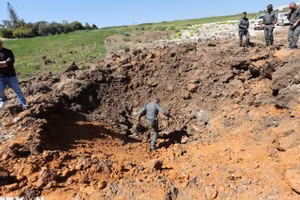 Hiện trường một vụ tấn công tên lửa tại Beit Shemesh, Israel. (Ảnh: THX/TTXVN)