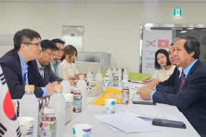 Quang cảnh buổi làm việc. 