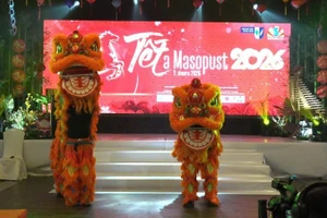 Lễ hội năm nay đặc sắc hơn vì có thêm hoạt động múa Lân của Việt Nam. (Ảnh do Đại sứ quán Việt Nam tại Cộng hòa Séc cung cấp) 