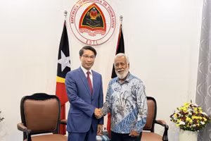 Đại biện Phạm Bình Đàm đã chào xã giao Thủ tướng Timor-Leste Xanana Gusmão. (Ảnh do Đại sứ quán Việt Nam tại Timor-Leste cung cấp)
