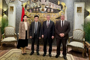 Thương vụ, Đại sứ quán Việt Nam tại Ai Cập làm việc với lãnh đạo Cục Hải quan Ai Cập. (Ảnh do Thương vụ Việt Nam tại Ai Cập cung cấp)