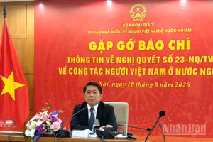Phó Chủ nhiệm Ủy ban Nhà nước về người Việt Nam ở nước ngoài Ngô Trịnh Hà chủ trì buổi gặp mặt báo chí. 
