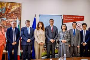 Đại sứ Việt Nam tại Bulgaria Nguyễn Thị Minh Nguyệt có các cuộc làm việc với đại diện giới học thuật và doanh nghiệp tại Varna.