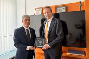 Đại sứ Nguyễn Đắc Thành đã làm việc với ông Alexander Eberl, Phó Cố vấn An ninh đối ngoại Cộng hoà Liên bang Đức.