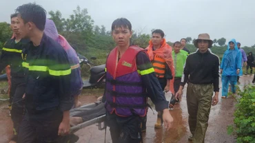 Lực lượng cứu hộ tìm thấy nạn nhân lúc 10 giờ 15 phút ngày 1/9.