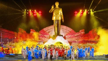 Mở đầu chương trình là khúc giao hòa non nước.