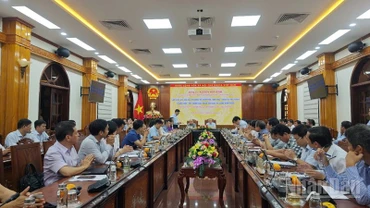 Toàn cảnh buổi làm việc.