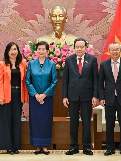 Chủ tịch Quốc hội Trần Thanh Mẫn, Đại sứ Vương quốc Campuchia Chea Kimtha và đại biểu hai nước tại buổi tiếp. (Ảnh: DUY LINH) Chủ tịch Quốc hội Trần Thanh Mẫn, Đại sứ Vương quốc Campuchia Chea Kimtha và đại biểu hai nước tại buổi tiếp. (Ảnh: DUY LINH)