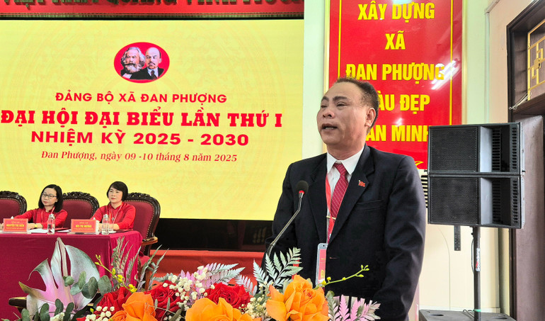 Bí thư Đảng ủy xã Đan Phượng Nguyễn Gia Hiển trình bày báo cáo tại Đại hội. 20250810-083545.jpg
