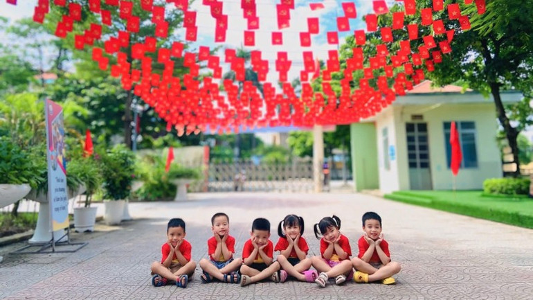 Thế hệ măng non lớn lên trên mảnh đất Ô Diên hôm nay sẽ trở thành chủ nhân góp phần viết tiếp trang sử vẻ vang của quê hương mai sau. 536360198-1075574478060034-2439466464103780300-n-4358.jpg