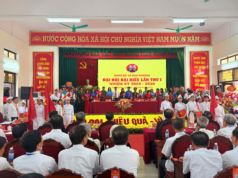 Quảng cảnh Đại hội. z6892174670872-18c5d77a8d14a379e294f425b14aa991.jpg