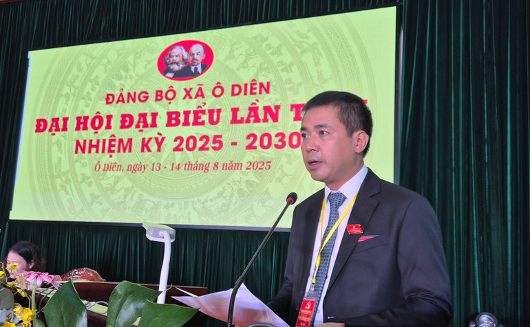 Bí thư Đảng ủy xã Ô Diên Nguyễn Văn Đức trình bày báo cáo tại Đại hội. 20250814-081912.jpg