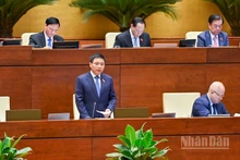 Bộ trưởng Tài chính Nguyễn Văn Thắng trả lời chất vấn của các đại biểu Quốc hội. (Ảnh: DUY LINH)