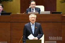 Phó Thủ tướng Thường trực Chính phủ Nguyễn Hòa Bình trả lời chất vấn của đại biểu Quốc hội. (Ảnh: DUY LINH)
